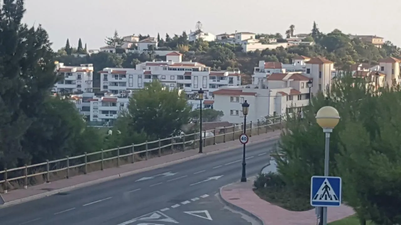 Excelente Habitacion En Bonita Y Tranquila Casa En Benalmadena Pueblo Διαμέρισμα Δωμάτια σε οικογενειακή κατοικία